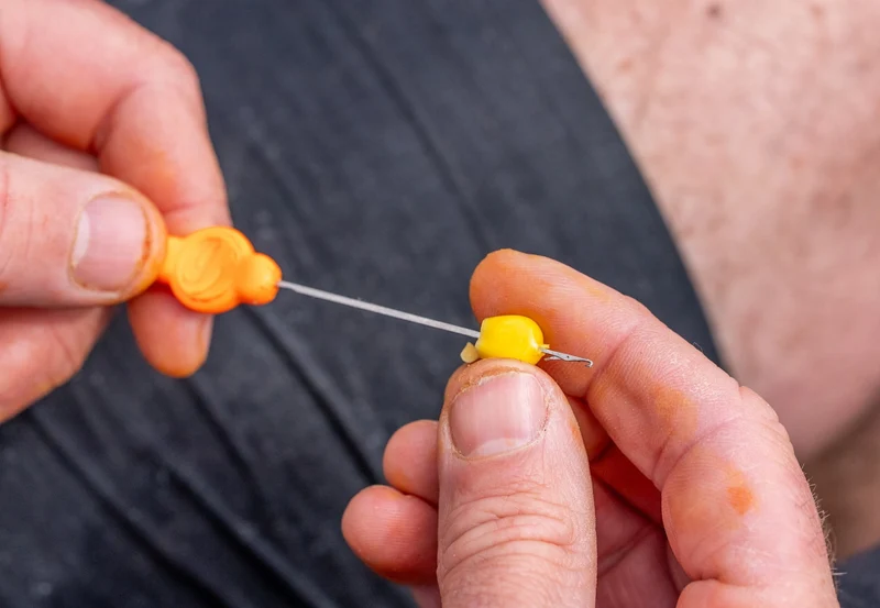 Fine Gated Latch Needle – Aasnaald