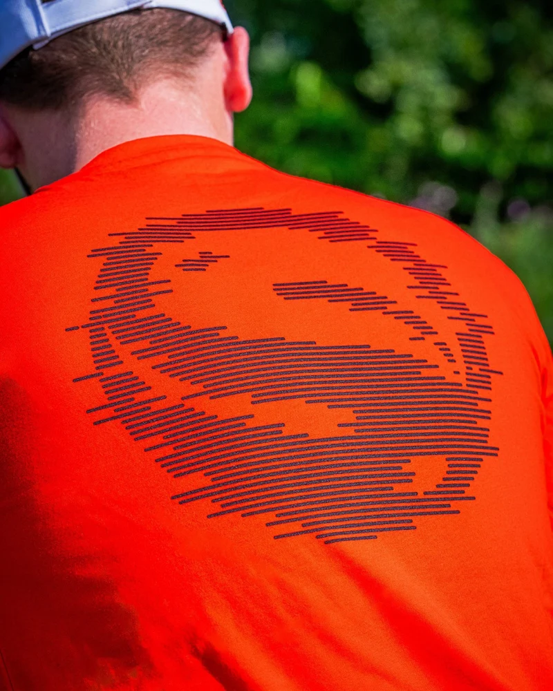 GLITCH RED TEE – T-shirt - Op Bestelling