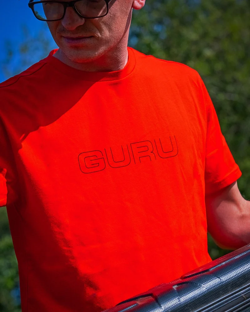 GLITCH RED TEE – T-shirt - Op Bestelling