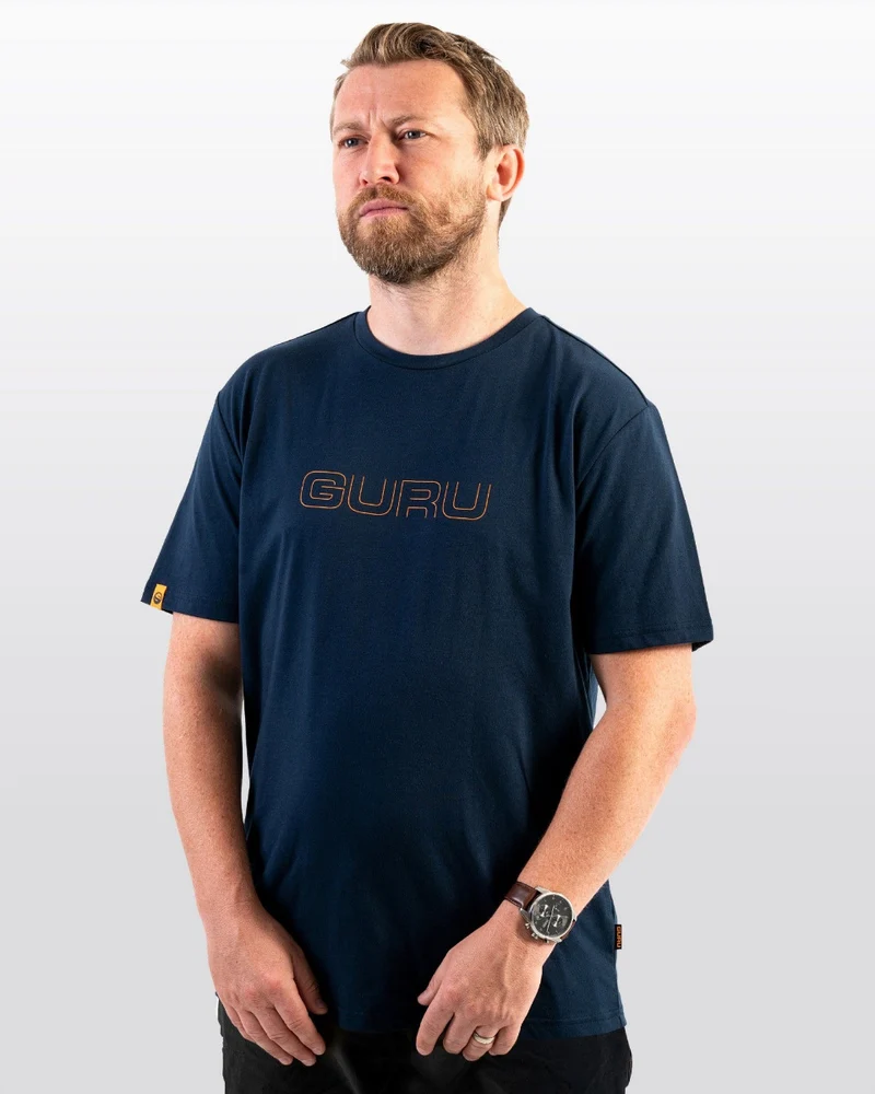 Glitch Navy Tee – T-shirt 🎁
