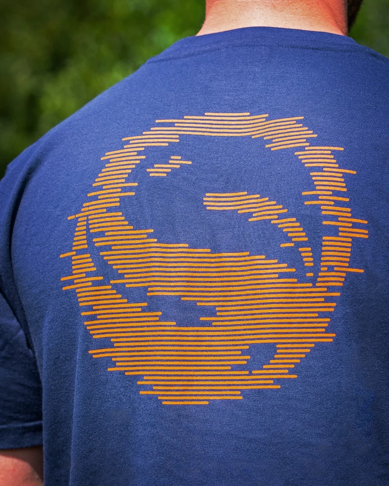 Glitch Navy Tee – T-shirt 🎁