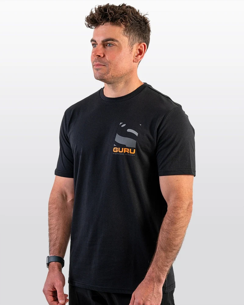 Magnify Black Tee – T-shirt 🎁