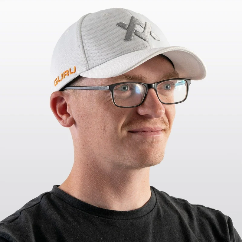 White Aventus Cap – Pet