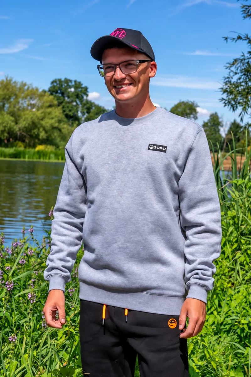 Patch Crewneck Grey – Grijze Trui