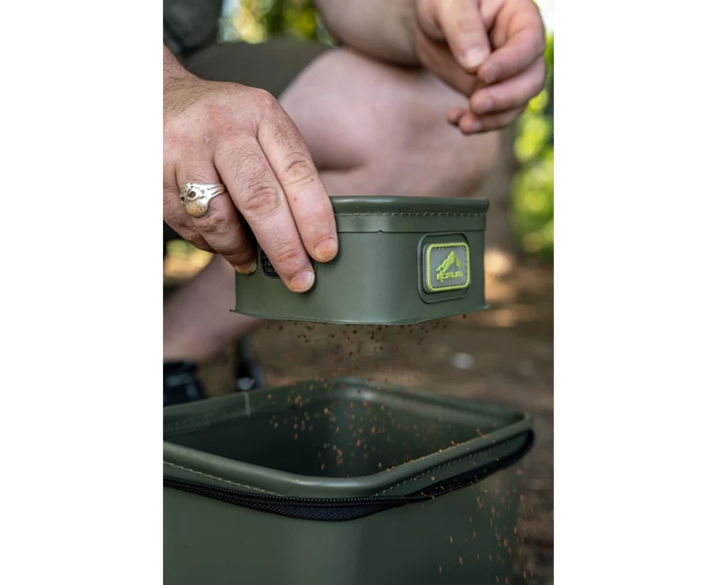 EVA Solid Bait Station 8l – Aastas met Aasbak en Zeef