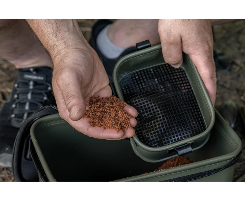 EVA Solid Bait Station 8l – Aastas met Aasbak en Zeef