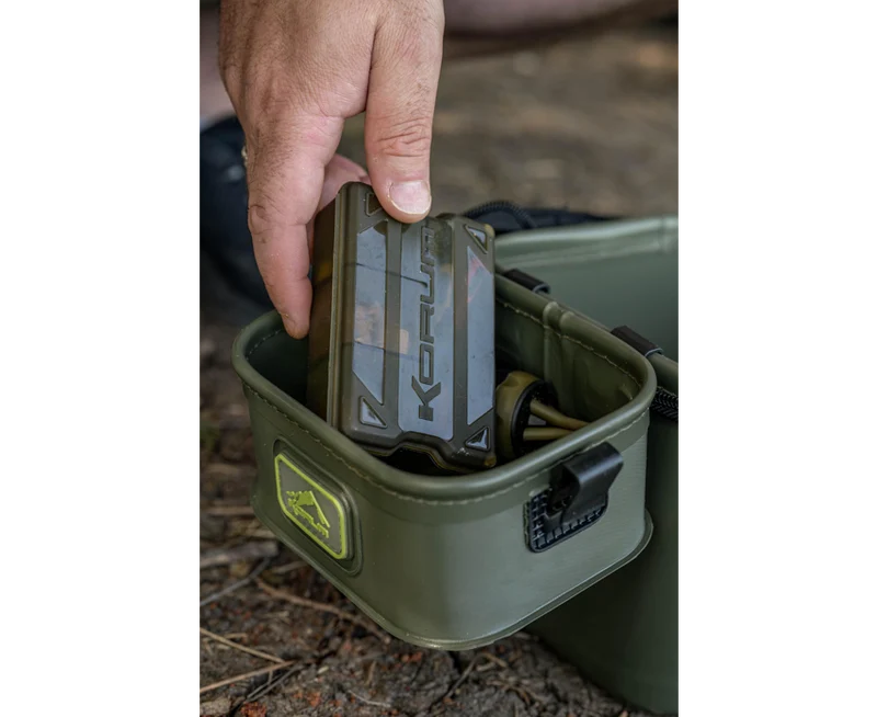 EVA Solid Bait Station 8l – Aastas met Aasbak en Zeef