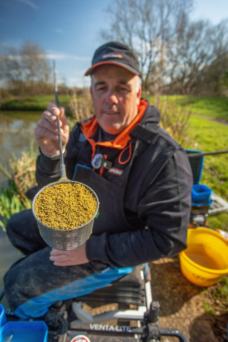 Super Crush Mega Carp Method Mix 2kg – Karpermethodgrondvoer 🎁