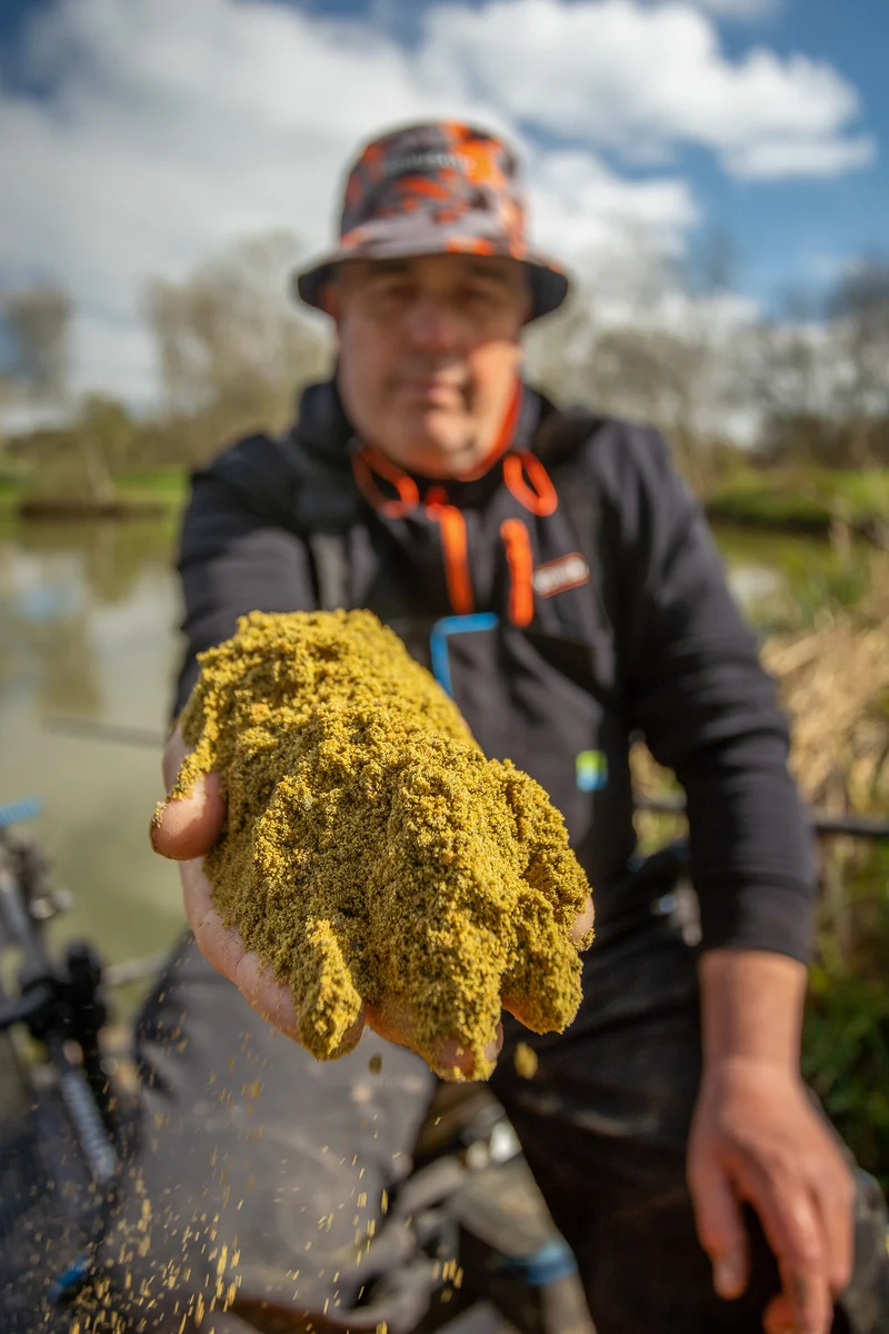 Super Crush Mega Carp Method Mix 2kg – Karpermethodgrondvoer 🎁