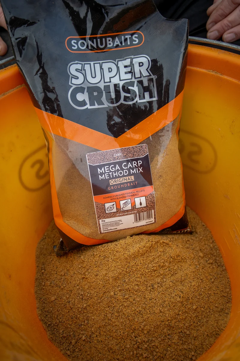 Super Crush Mega Carp Method Mix 2kg – Karpermethodgrondvoer 🎁