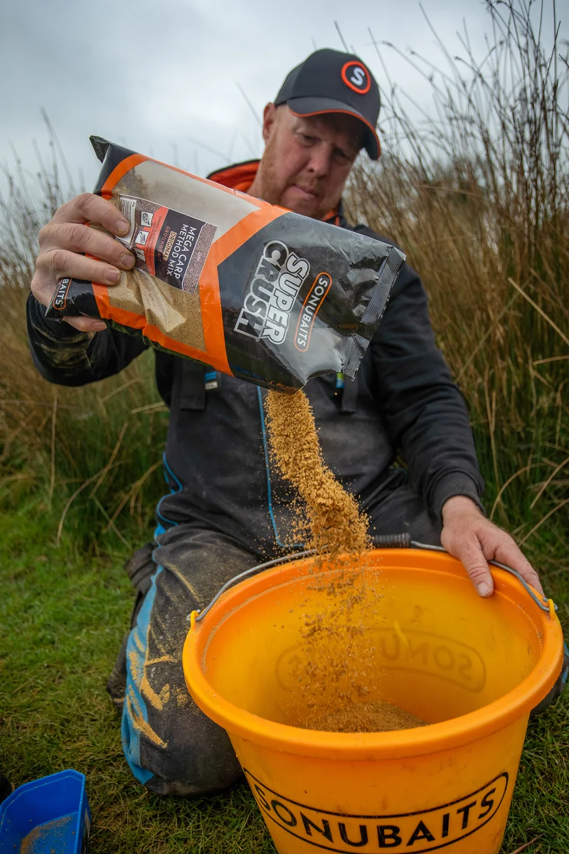 Super Crush Mega Carp Method Mix 2kg – Karpermethodgrondvoer 🎁