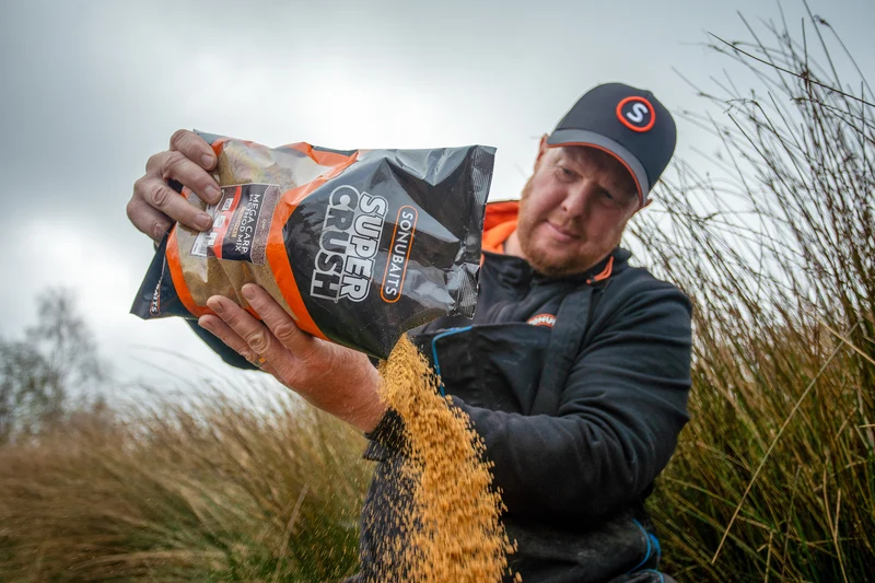 Super Crush Mega Carp Method Mix 2kg – Karpermethodgrondvoer 🎁