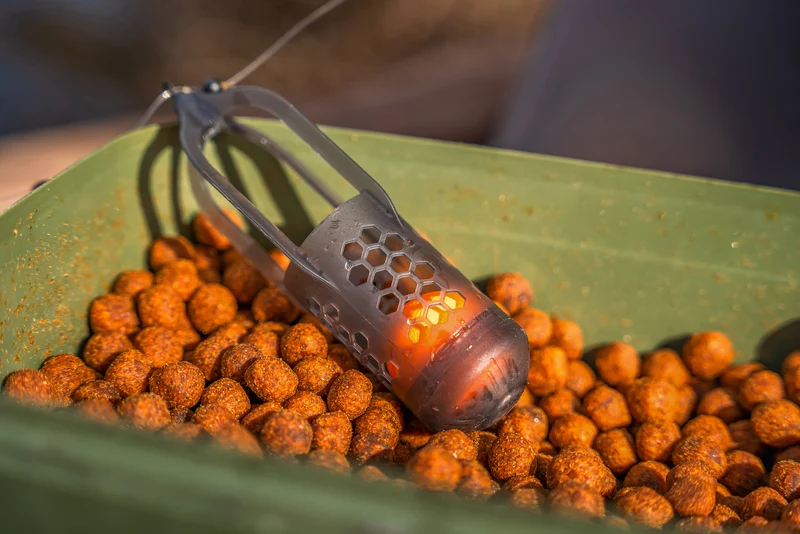 Surface Feeder Float – Oppervlaktedobber met Geïntegreerde Voerkorf 🎁
