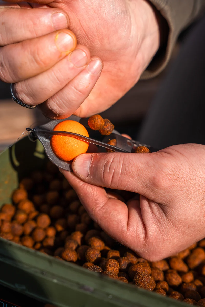 Surface Feeder Float – Oppervlaktedobber met Geïntegreerde Voerkorf 🎁
