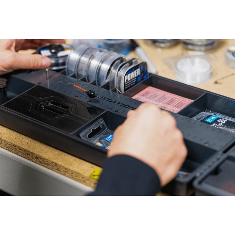 Rig Station – Montagestation voor Tuigen en Onderlijnen