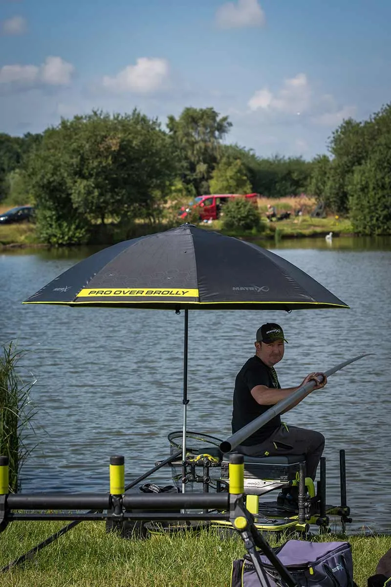 Pro Over Brolly 45 Inch – Visparaplu van 230cm - 🎁