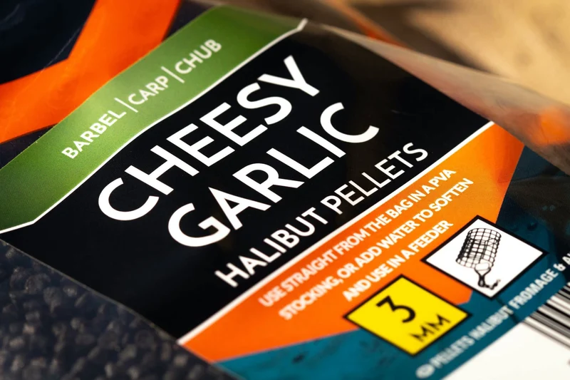 Cheesy Garlic Halibut Pellets 900g – Halibutpellets met Kaas- en Knoflooksmaak