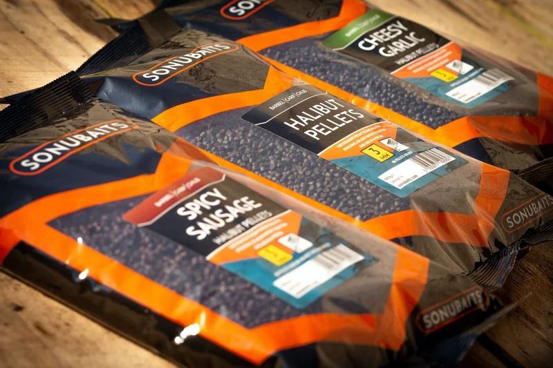Cheesy Garlic Halibut Pellets 900g – Halibutpellets met Kaas- en Knoflooksmaak