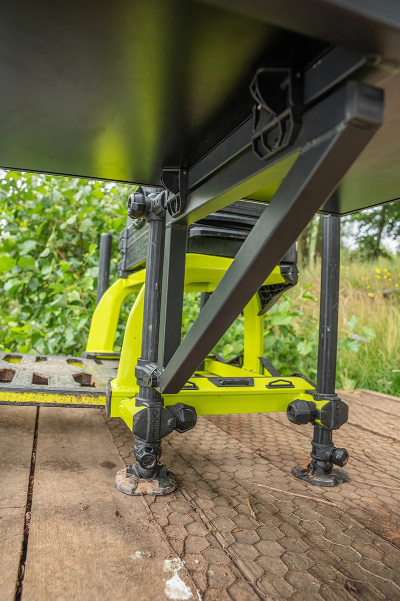 Pro Rigid Feeder Tray – Aastafel voor Feederstoel