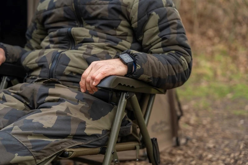 Chaise Avid Carp Revolve