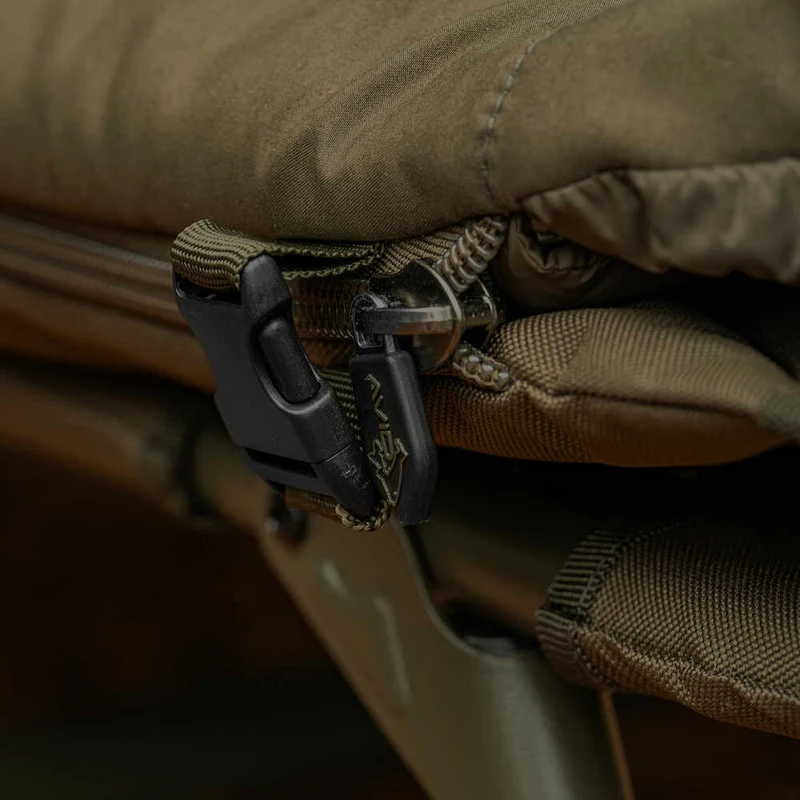 Bed Chair avec sac de couchage Avid Carp Revolve X System 8 pieds