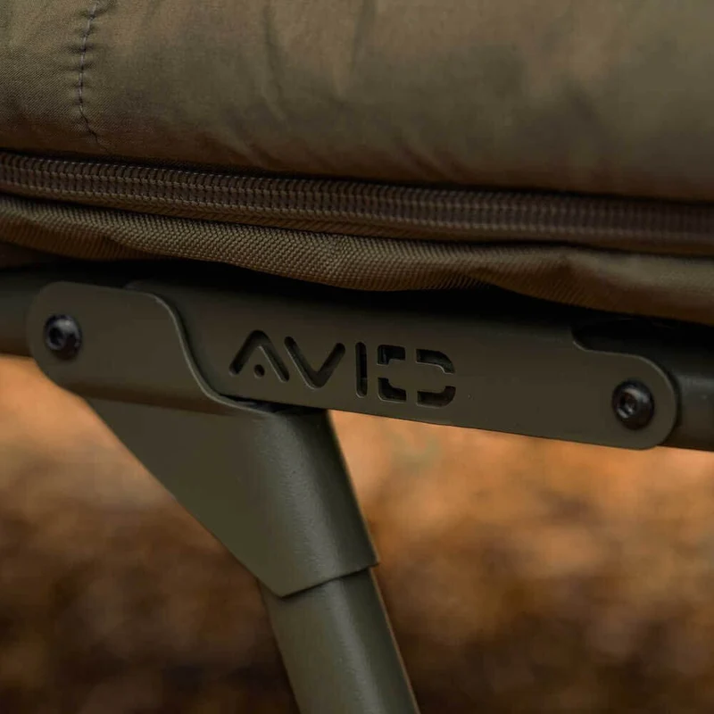 Bed Chair avec sac de couchage Avid Carp Revolve System