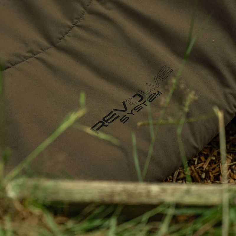 Bed Chair avec sac de couchage Avid Carp Revolve System