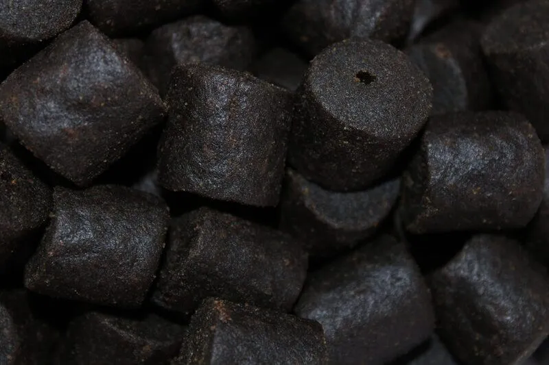 Pellets Perforés Pro Elite Baits Black Halibut 15 mm