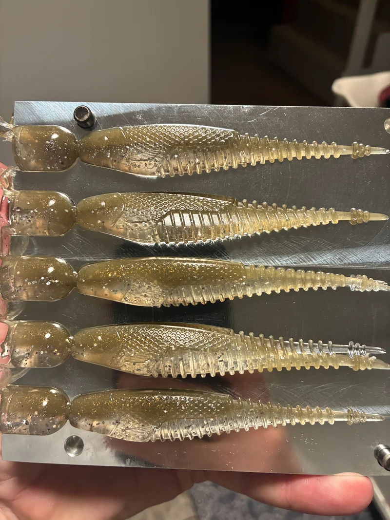 4.25in “Free Money minnow” TN shad 5 in a bag