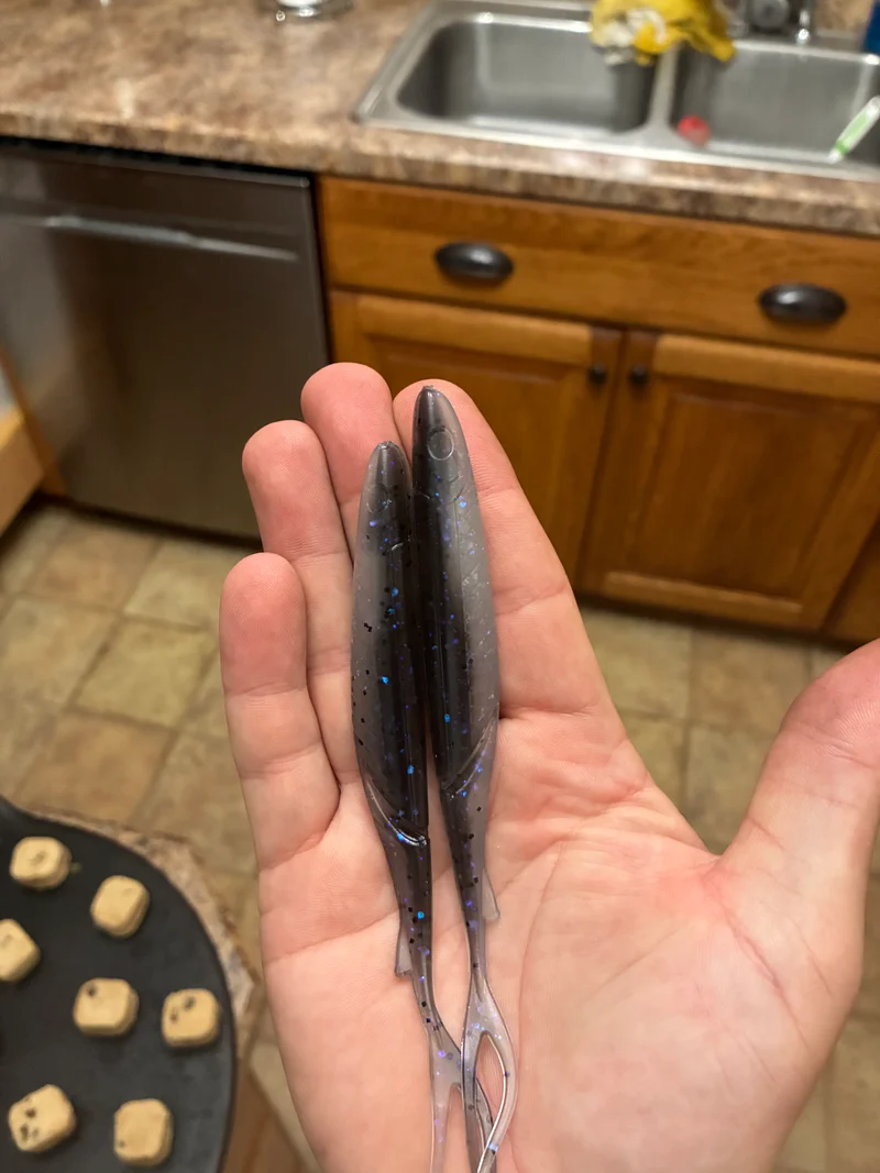 5.75in flex minnow. (Electric Shad)
