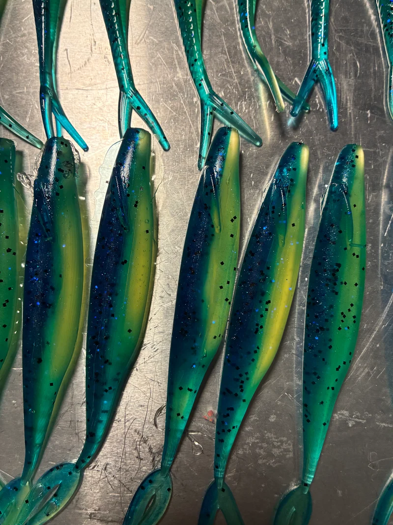 4.50in “Kash Money Minnow”. 5 in a bag “smallmouth slayer” Flat Tail Design