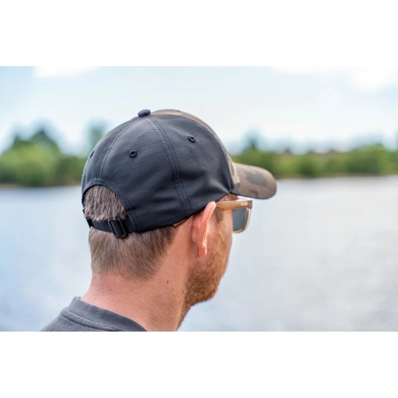 Casquette Avid Carp Distortion Dark Camouflage Hybrid