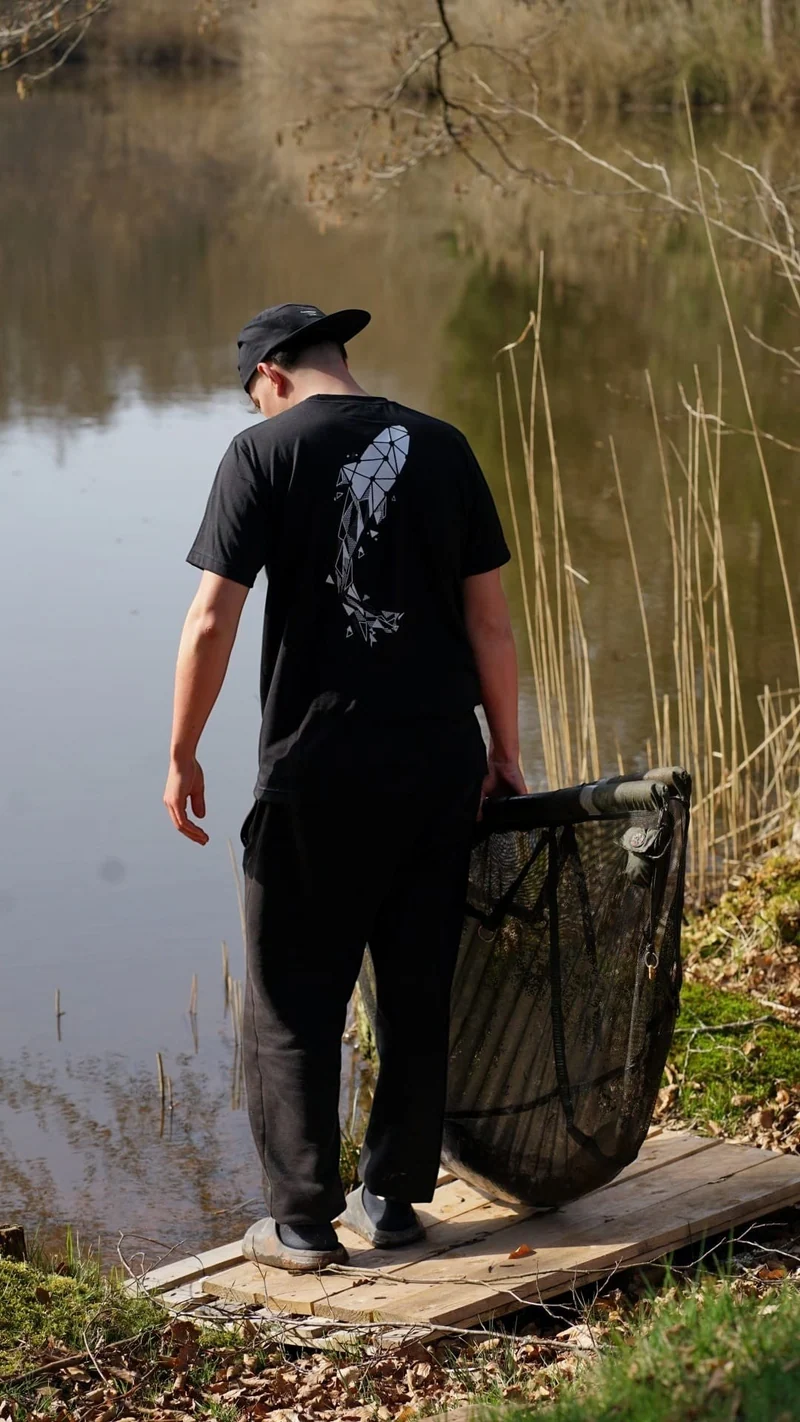 T-shirt Pêche Carpe Geometric Black | Connected Carper