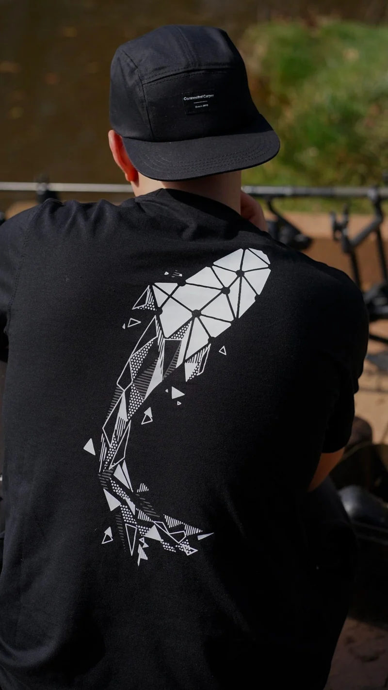 T-shirt Pêche Carpe Geometric Black | Connected Carper